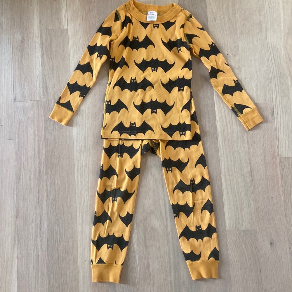 Hanna Anderson Halloween Bat Pajamas - Size 4